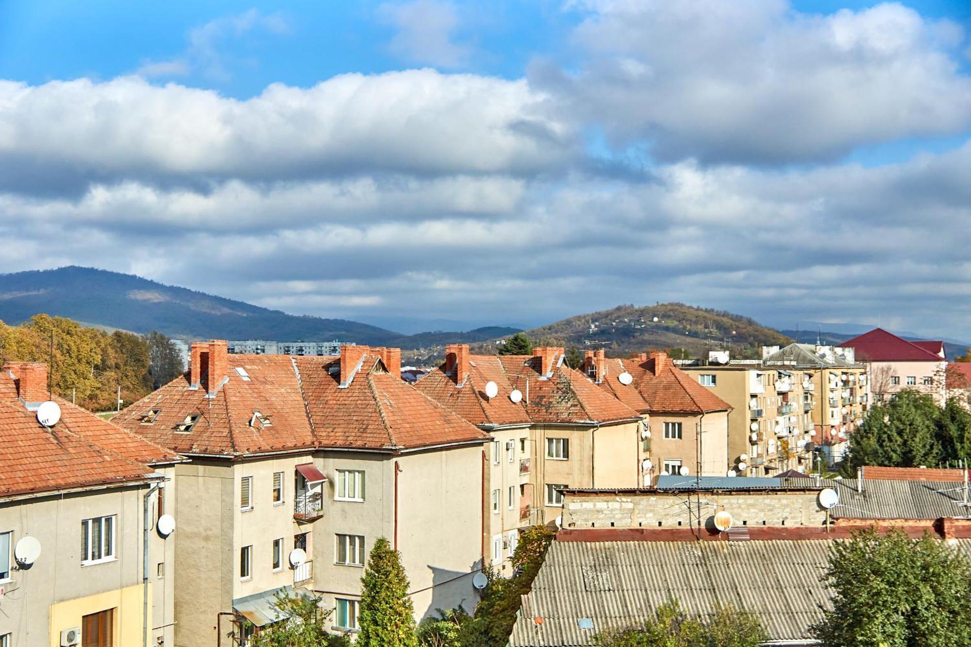 Яскраві Сучасні Апартаменти Для Молодих Та Активних Mukačevo Esterno foto